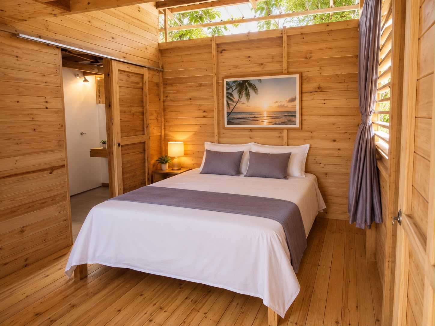 Habitación de madera con cama tendida